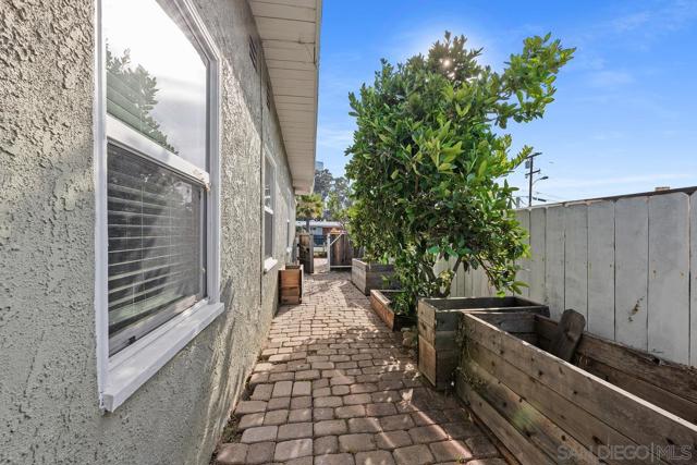 3861 Demus St, San Diego CA: https://media.crmls.org/mediaz/38d16a97-f346-44c8-8196-3bb7a3ae4486.jpg