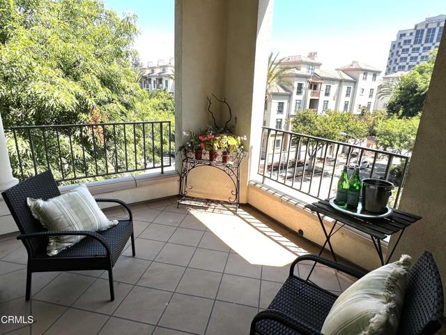 748 Locust Street, Pasadena CA: https://media.crmls.org/mediaz/38d18396-a962-4921-acd4-abf7ac7ec6c7.jpg