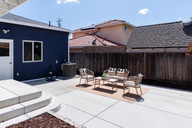 401 Emerson St, Fremont CA: https://media.crmls.org/mediaz/38d19ef9-fdee-4784-b10d-fdf2917178b1.jpg