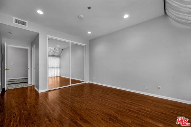 Spacious 2nd bedroom