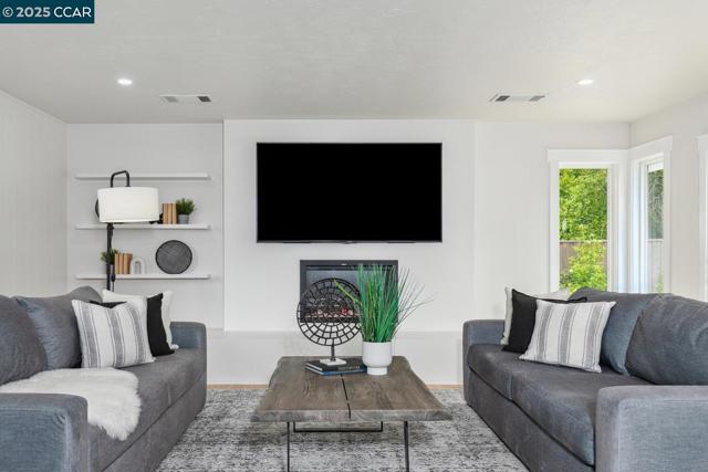 3115 Ebano Dr, Walnut Creek CA: https://media.crmls.org/mediaz/38d1f559-6ea4-4319-b13d-cd62b362bd40.jpg