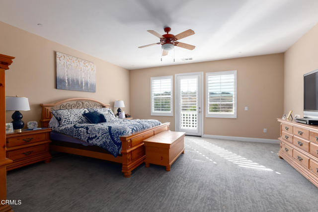 10931 W Shadow Hills Avenue, Los Angeles CA: https://media.crmls.org/mediaz/38d2624e-6fa0-4a32-9abb-9c3eb85e362b.jpg