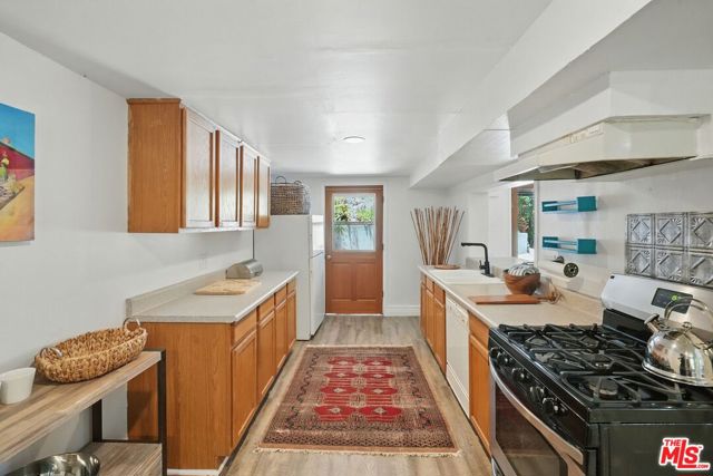 1527 Bainum Drive, Topanga CA: https://media.crmls.org/mediaz/38d2e337-adb1-4e3a-9b34-e108da0e13a1.jpg
