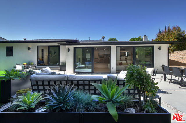 15431 Milbank Street, Encino CA: https://media.crmls.org/mediaz/38d2f8d2-1a29-4f7b-a018-40ffeaca6675.jpg