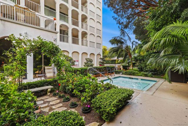 1001 Genter St, La Jolla CA: https://media.crmls.org/mediaz/38d2fc9d-c61d-4103-966b-9486f46f1930.jpg
