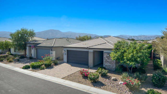 50565 Monterey Canyon Drive, Indio CA: https://media.crmls.org/mediaz/38d30ea4-07d8-414b-b843-df7832ce7930.jpg