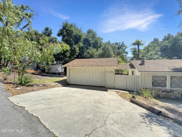 22950 Humming Bird Way, Calabasas CA: https://media.crmls.org/mediaz/38d3321f-a4a4-478b-8d11-c1bc2184dddc.jpg