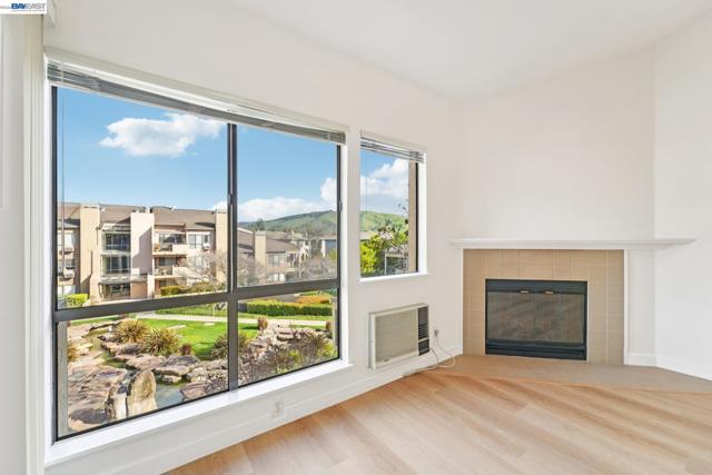 39206 Guardino Dr, Fremont CA: https://media.crmls.org/mediaz/38d336bd-4df2-421e-bb8b-de9eb60faa98.jpg