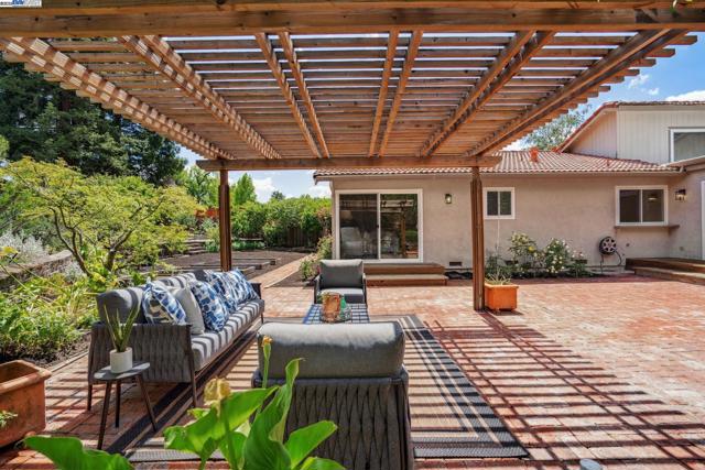 643 Contada Cir, Danville CA: https://media.crmls.org/mediaz/38d35bf0-8f4b-40a2-b538-0400115a2f03.jpg