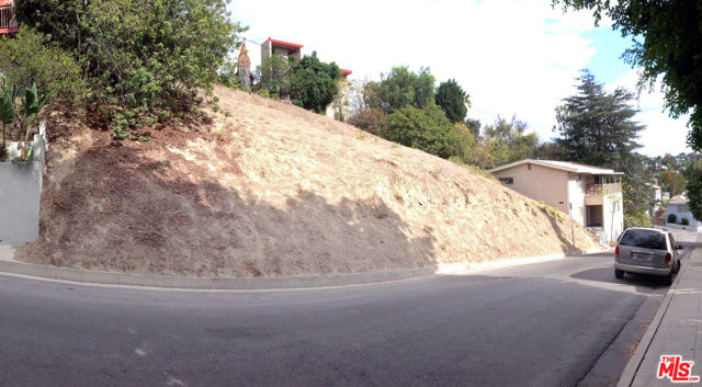 3761 Aloha Street, Silver Lake CA: https://media.crmls.org/mediaz/38d3864f-eb97-4054-99f6-80bd5be6251c.jpg