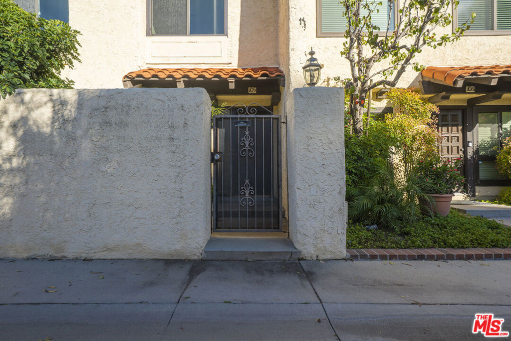 10126 Reseda Boulevard #105