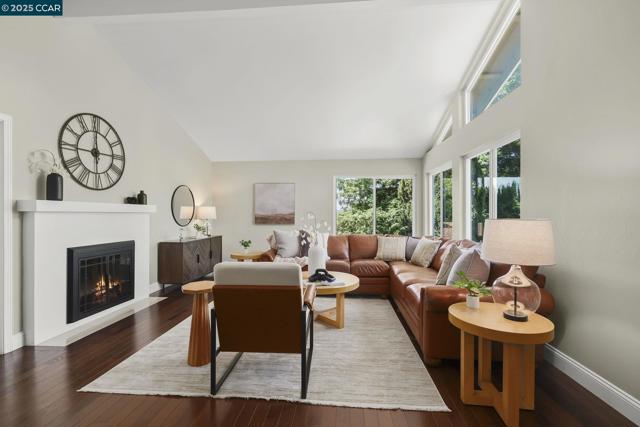 1020 Molad Ct, Concord CA: https://media.crmls.org/mediaz/38d3ccb7-7b3a-4f6c-8bfc-6dcc719765ce.jpg