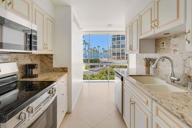 1820 Avenida Del Mundo, Coronado CA: https://media.crmls.org/mediaz/38d3fa2b-a578-411b-bc40-2fd95fd6f51c.jpg