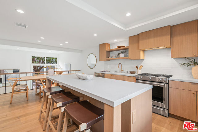 13234 Fiji Way, Marina del Rey CA: https://media.crmls.org/mediaz/38d415c9-0633-4584-9319-344eef6b30cf.jpg