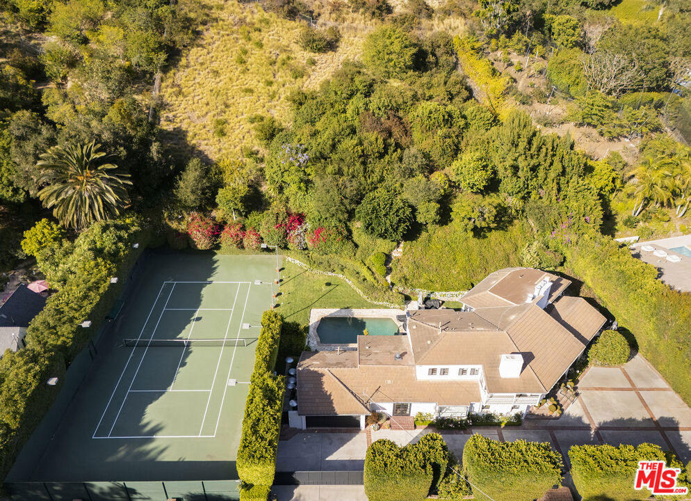 760 N Beverly Glen Boulevard — Georgian