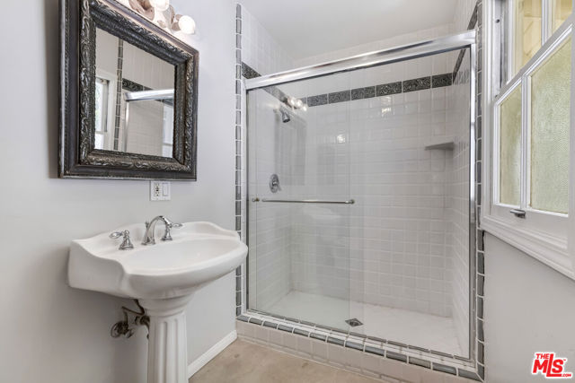 4219 Saugus Avenue, Sherman Oaks CA: https://media.crmls.org/mediaz/38d43b66-b266-4888-b2b9-1768362f1d43.jpg