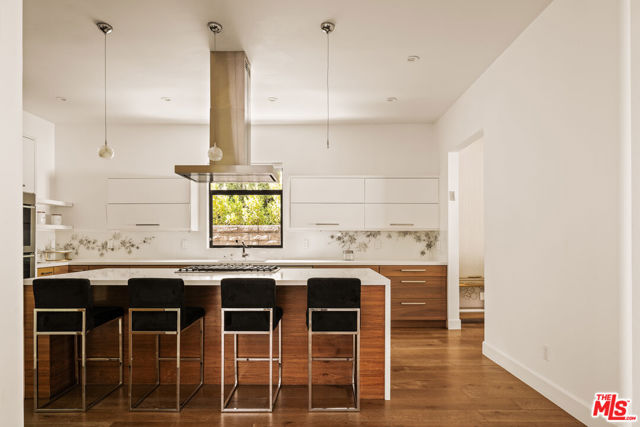 5062 Woodley Avenue, Encino CA: https://media.crmls.org/mediaz/38d4e697-d3cb-4f8b-a87d-5aafd1cc6185.jpg