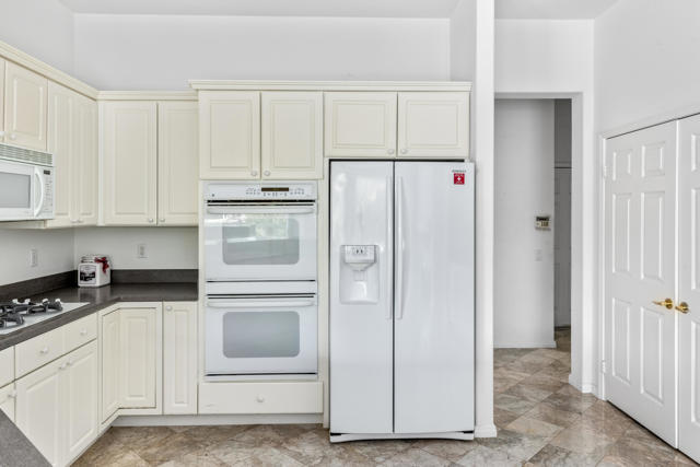 78368 Sunrise Canyon Avenue, Palm Desert CA: https://media.crmls.org/mediaz/38d5789a-32fb-467c-890f-5d1490f502a5.jpg