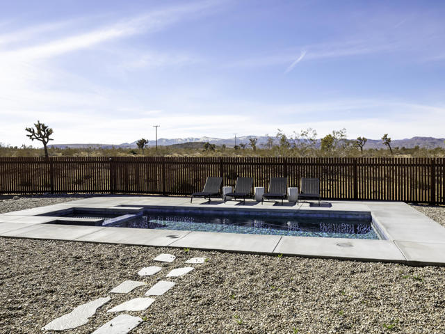 59130 Reche Road, Landers CA: https://media.crmls.org/mediaz/38d61c25-b3f0-4f32-b645-300210d911d7.jpg