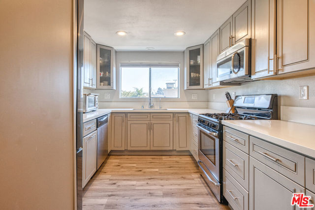 221 South Gale Drive, 307 photo 8