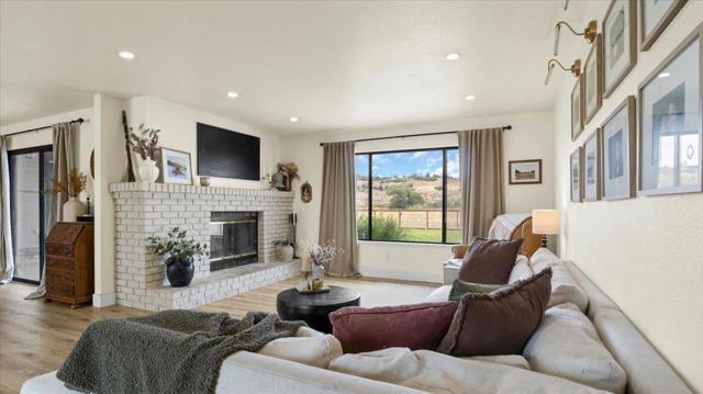 Image 11 of 49 For 352 Cowden Road