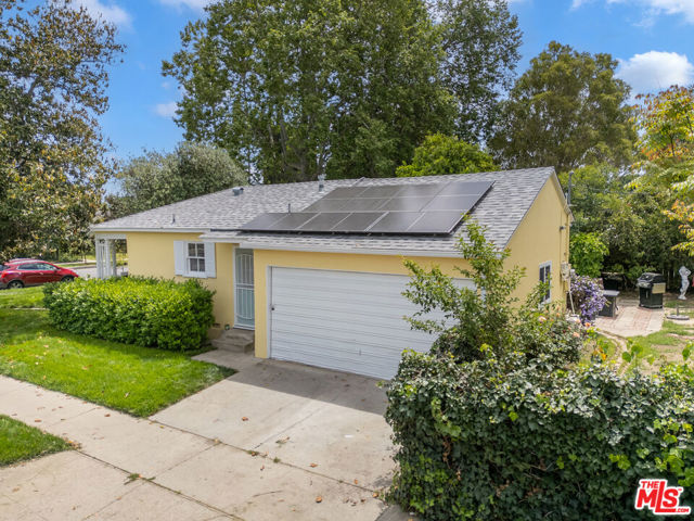 6961 Zelzah Avenue, Reseda CA: https://media.crmls.org/mediaz/38d6c50f-6776-40ea-a422-2cbc4239999f.jpg