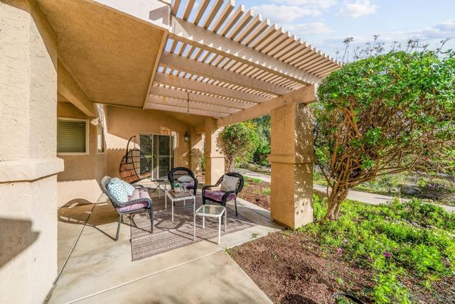 7102 Via Mariposa Norte, Bonsall CA: https://media.crmls.org/mediaz/38d75bae-47eb-4745-82f4-baa8b9047997.jpg