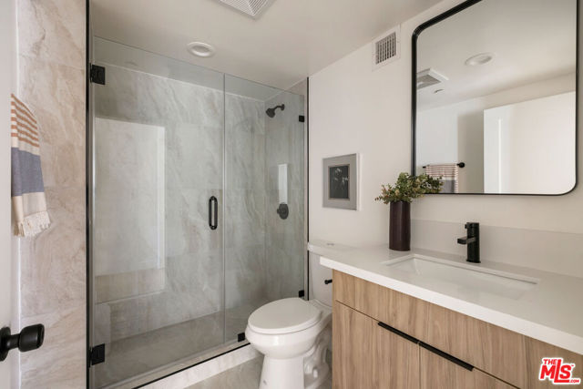 2391 Yorkshire Drive, Los Angeles CA: https://media.crmls.org/mediaz/38d76fed-5122-469f-b5f0-4cfdc2f5257c.jpg