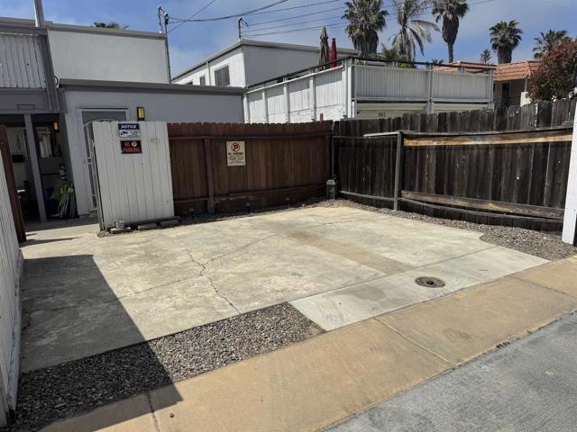 1801 Coast Blvd, Del Mar CA: https://media.crmls.org/mediaz/38d8bb12-88db-461e-a524-d8a9e808c84c.jpg