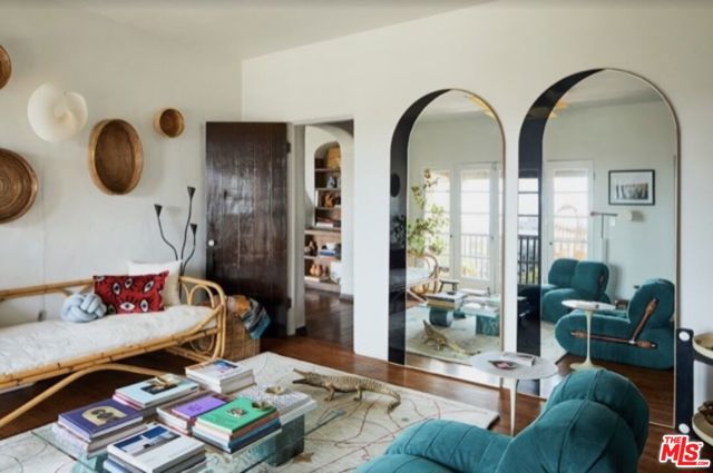 6686 Emmet Terrace, Los Angeles CA: https://media.crmls.org/mediaz/38d93323-2af1-4161-b94d-e63ccff035af.jpg