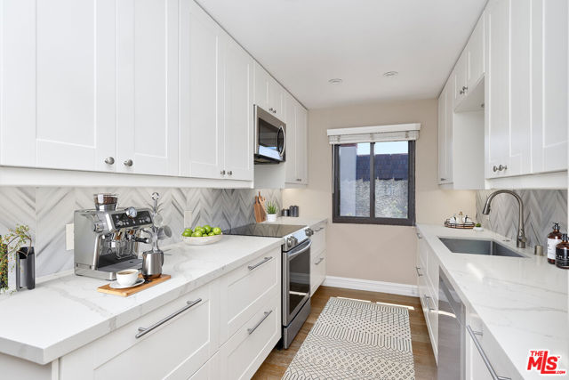 8828 Pershing Drive, Playa del Rey CA: https://media.crmls.org/mediaz/38d99495-5b84-460d-b24e-99c20b4f3604.jpg