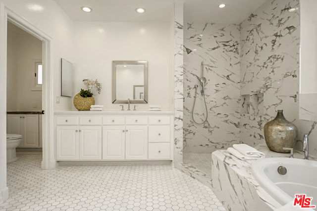 116 N Palm Drive, Beverly Hills CA: https://media.crmls.org/mediaz/38d9a5ac-c10d-4919-a56b-7c143d2c07be.jpg