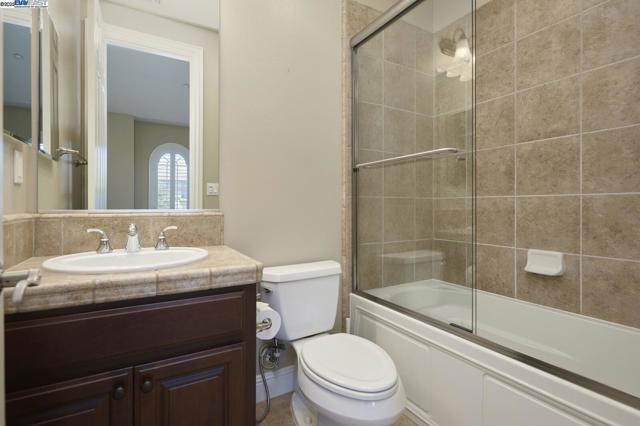 3272 Ashbourne Cir, San Ramon CA: https://media.crmls.org/mediaz/38dafe7c-8548-4555-9ad0-797153c4cd74.jpg