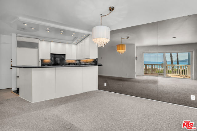 620 The, Redondo Beach CA: https://media.crmls.org/mediaz/38db09fa-895d-4513-945b-92e6669a6f2d.jpg