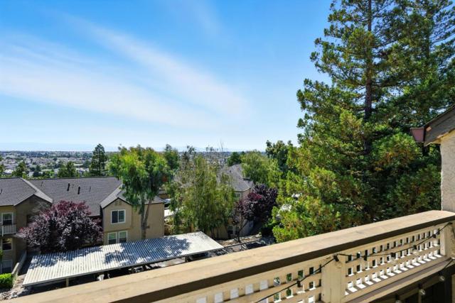 715 Heath Court, Hayward CA: https://media.crmls.org/mediaz/38db2ad4-6704-4158-8b97-682df80e951d.jpg