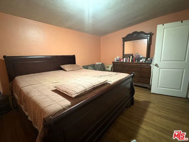 8910 Noble Avenue, North Hills CA: https://media.crmls.org/mediaz/38db2e67-5d58-47a7-b1aa-2a034a424138.jpg