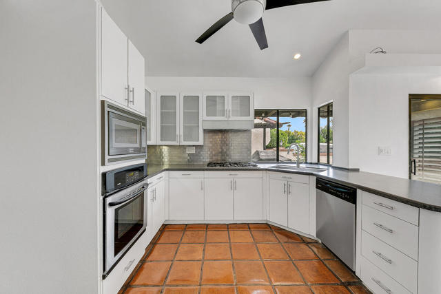 60 Calle Solano, Rancho Mirage CA: https://media.crmls.org/mediaz/38db830e-de40-401b-8097-c66af4323e6c.jpg