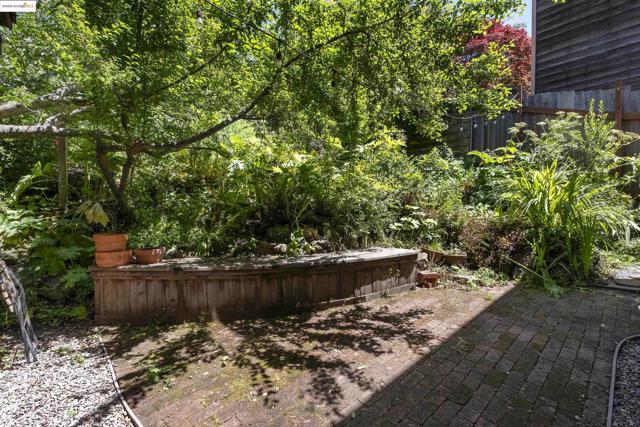 1001 Cragmont Ave, Berkeley CA: https://media.crmls.org/mediaz/38db958c-2b2d-4007-b633-317938c2244f.jpg