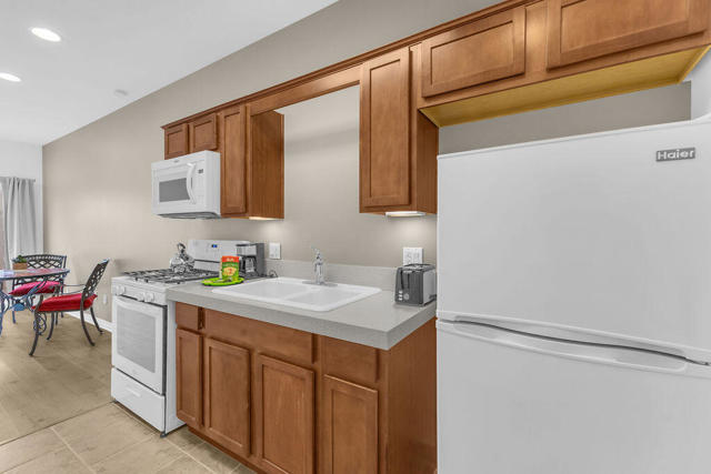 12622 Miracle Hill Road, Desert Hot Springs CA: https://media.crmls.org/mediaz/38db9800-fc65-4ca1-9670-79d9c71d4afa.jpg