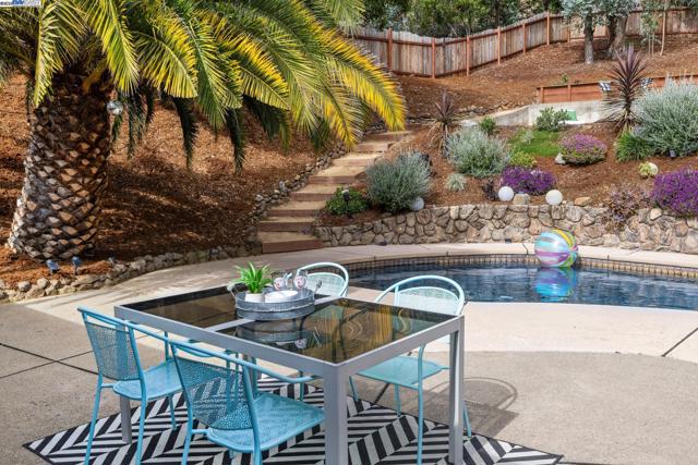 441 FOX HILLS COURT, Oakland CA: https://media.crmls.org/mediaz/38dbedf5-04fc-409b-bed8-465f5aeab061.jpg