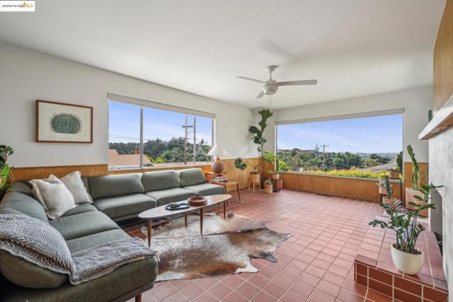 8499 Aster Ave, Oakland CA: https://media.crmls.org/mediaz/38dbfc66-1c3e-4475-987a-0987a4dcc0ee.jpg