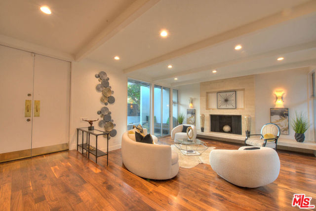 3804 Duray Place, Los Angeles CA: https://media.crmls.org/mediaz/38dc0849-ecf8-48a5-9e6e-f76e9f5514e3.jpg