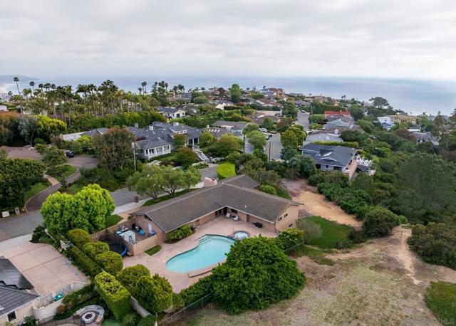 1444 Rodeo Dr, La Jolla CA: https://media.crmls.org/mediaz/38dc3acb-4537-4184-8122-a9b5361b5e69.jpg