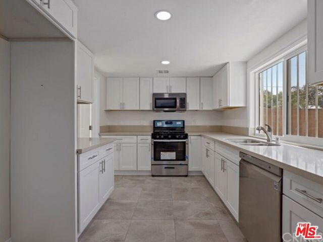 7803 Goldmine Lane, Lake Balboa CA: https://media.crmls.org/mediaz/38dcd77f-3dca-416c-aff1-16e40f15737b.jpg