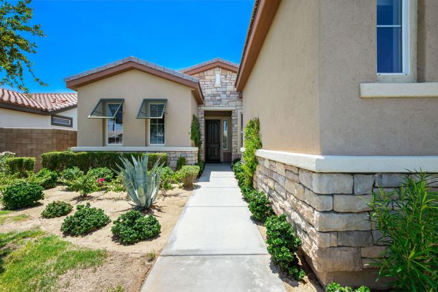 81463 Joshua Tree Court, La Quinta CA: https://media.crmls.org/mediaz/38dcf433-f9a5-4a7e-841c-b42d959ca7bf.jpg