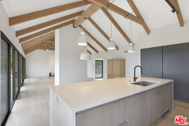 24728 Vantage Point Terrace, Malibu CA: https://media.crmls.org/mediaz/38dcf4a7-fad8-46e7-bad2-d18d58d6fb66.jpg