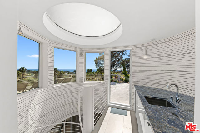 6375 Gayton Place, Malibu CA: https://media.crmls.org/mediaz/38dd0a35-5fc8-4e0c-8d01-92ed9a58db70.jpg