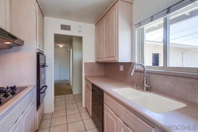 5215 Palmyra Ave, San Diego CA: https://media.crmls.org/mediaz/38dd2928-df23-4a79-9227-4dc2095cf6ae.jpg