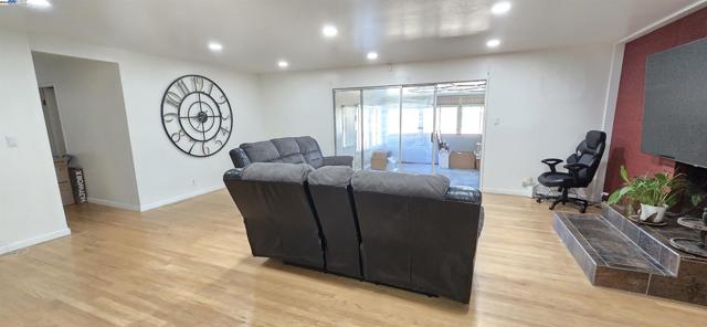 1661 Minnesota St, Fairfield CA: https://media.crmls.org/mediaz/38dd63cb-3688-4f25-a28f-a75b403031fd.jpg