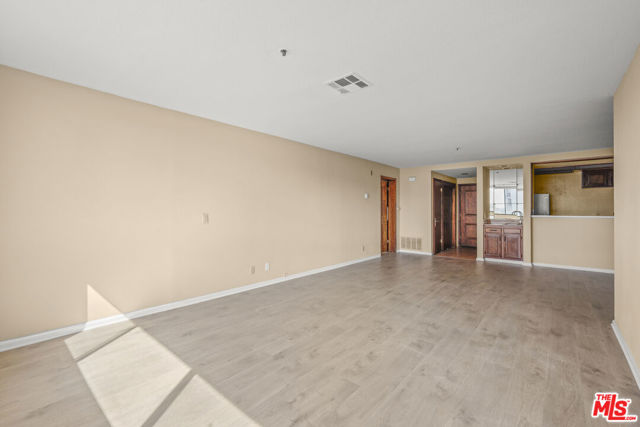 880 W 1st Street, Los Angeles CA: https://media.crmls.org/mediaz/38dd9879-550f-4dca-a2b0-a01072a34e31.jpg